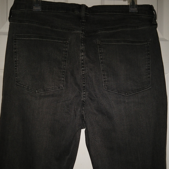 Host Pick 🎉 Uniqlo jeans - Picture 3 of 7